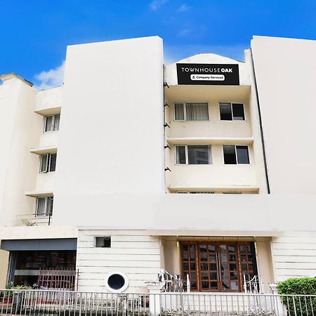 Super Townhouse Oak Vashi Hotel Turambhe Bagian luar foto