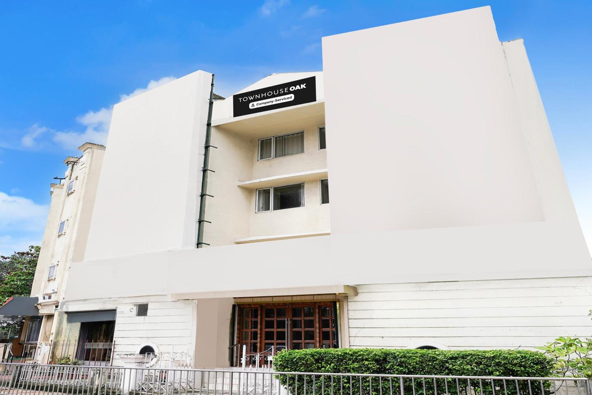 Super Townhouse Oak Vashi Hotel Turambhe Bagian luar foto