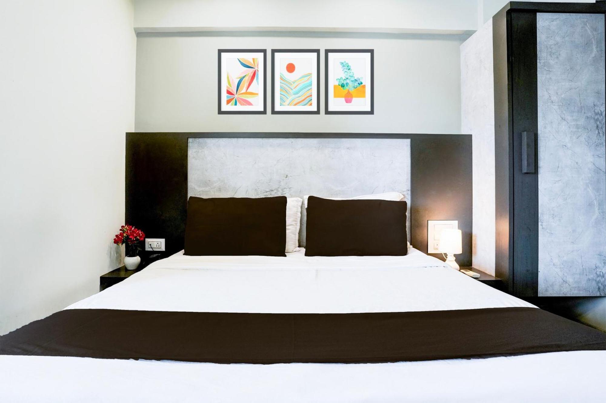 Super Townhouse Oak Vashi Hotel Turambhe Bagian luar foto