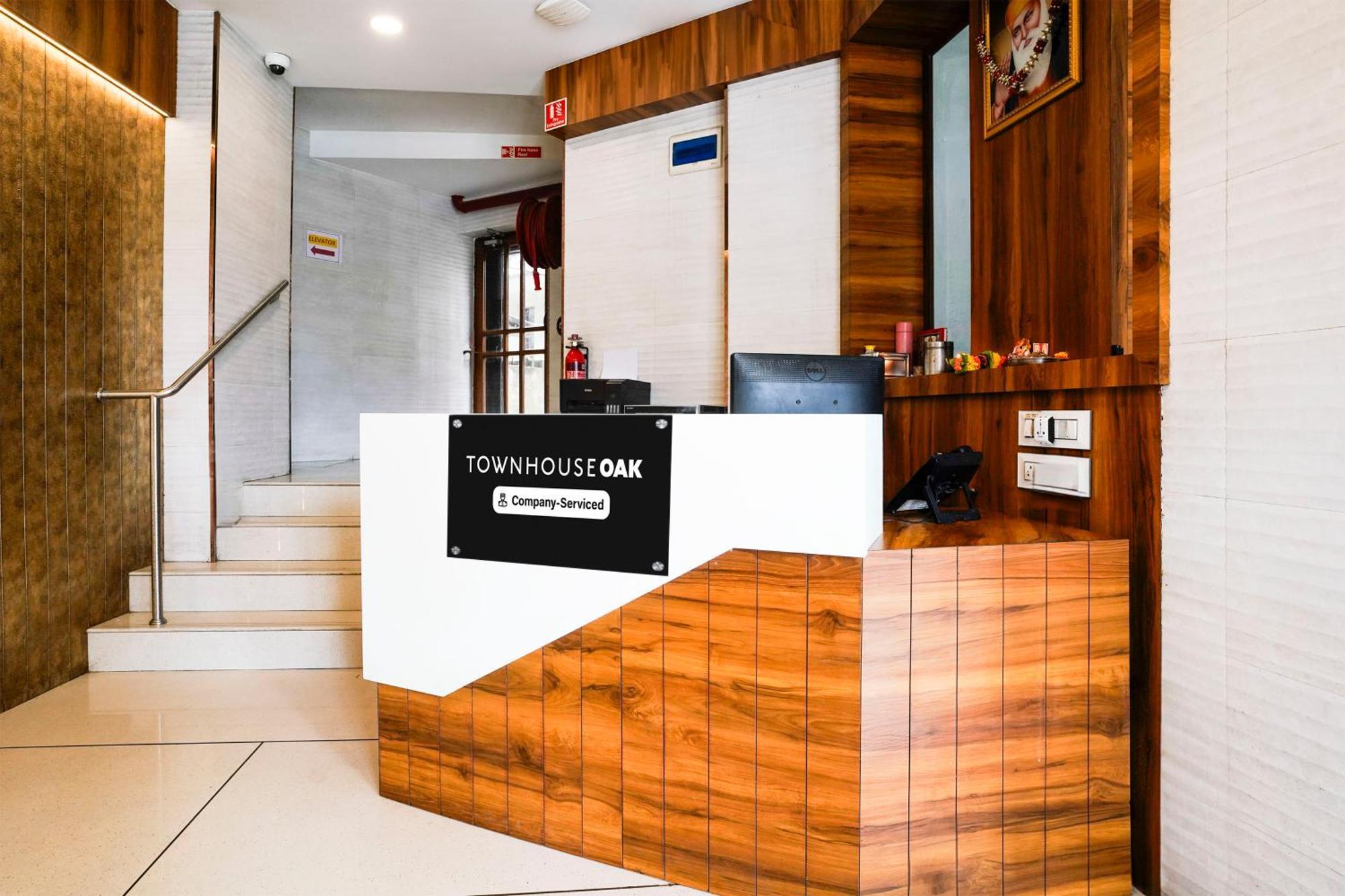 Super Townhouse Oak Vashi Hotel Turambhe Bagian luar foto