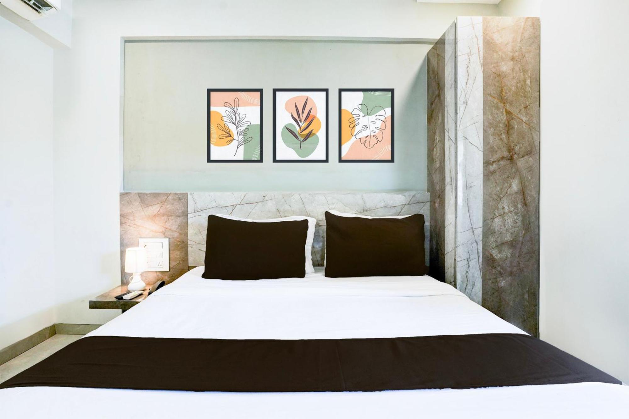 Super Townhouse Oak Vashi Hotel Turambhe Bagian luar foto