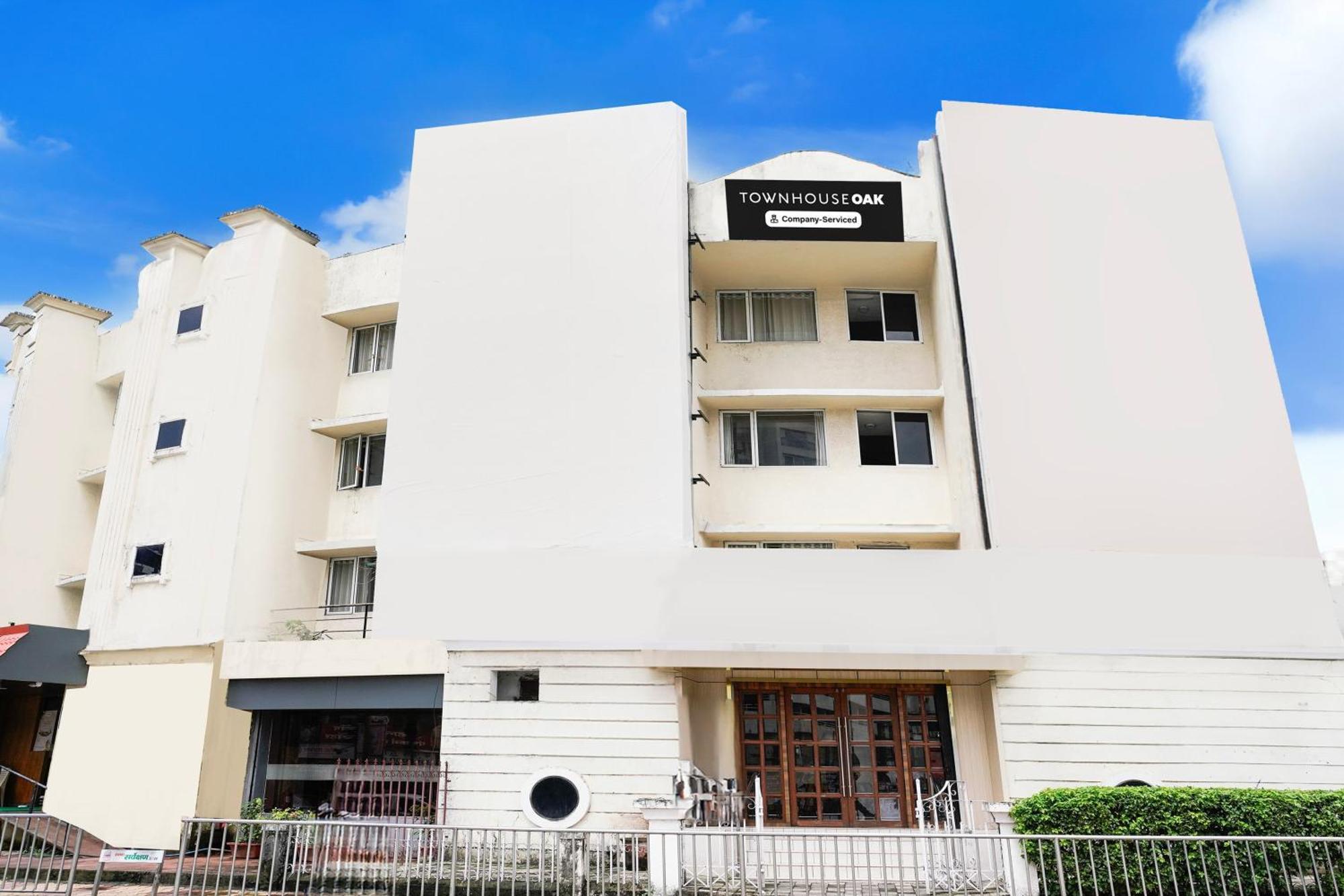 Super Townhouse Oak Vashi Hotel Turambhe Bagian luar foto