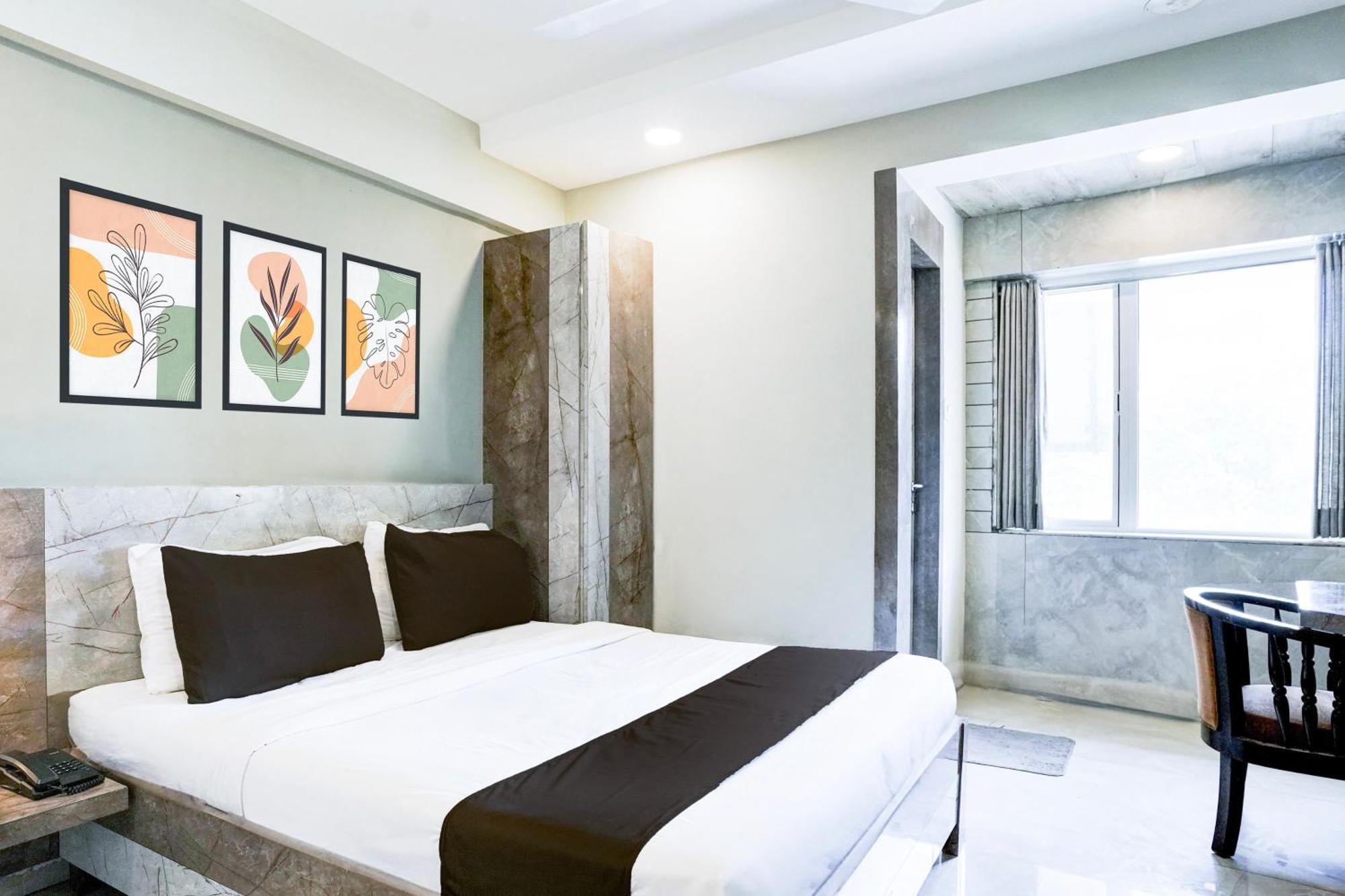 Super Townhouse Oak Vashi Hotel Turambhe Bagian luar foto