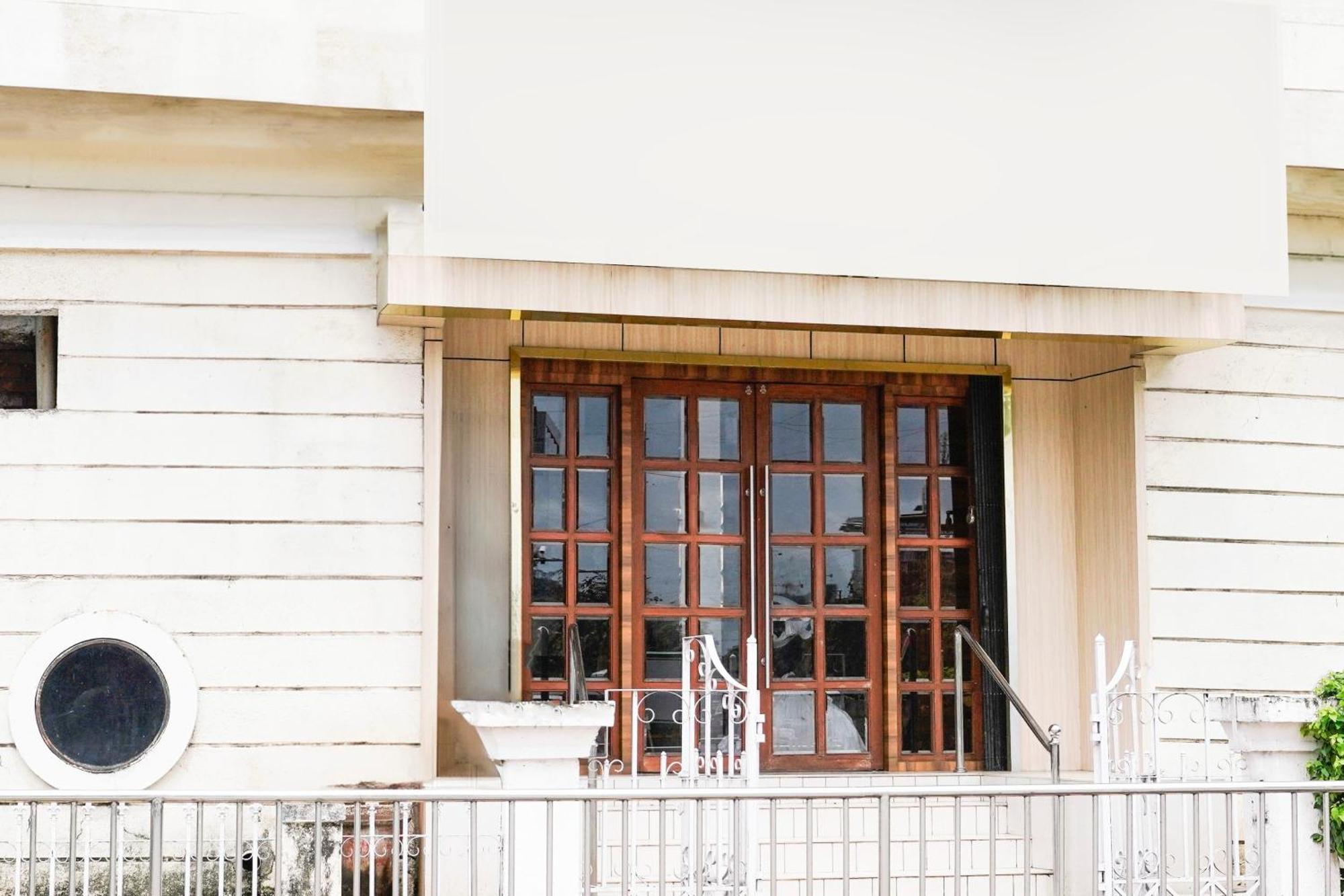 Super Townhouse Oak Vashi Hotel Turambhe Bagian luar foto